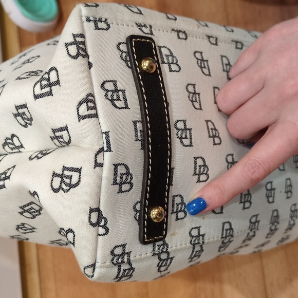 Dooney & Bourke White And Black monogtam Shoulder Hobo Bag Turnlock With Dustbag - Picture 16 of 17